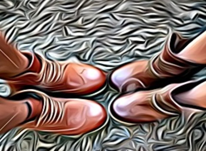 de pie frente a la otra persona